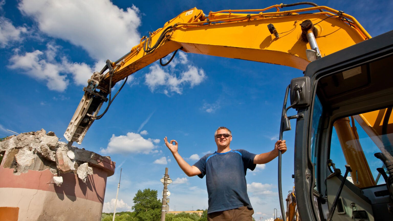 16 Dangerous Jobs That Pay $100K or More - Dad is FIRE