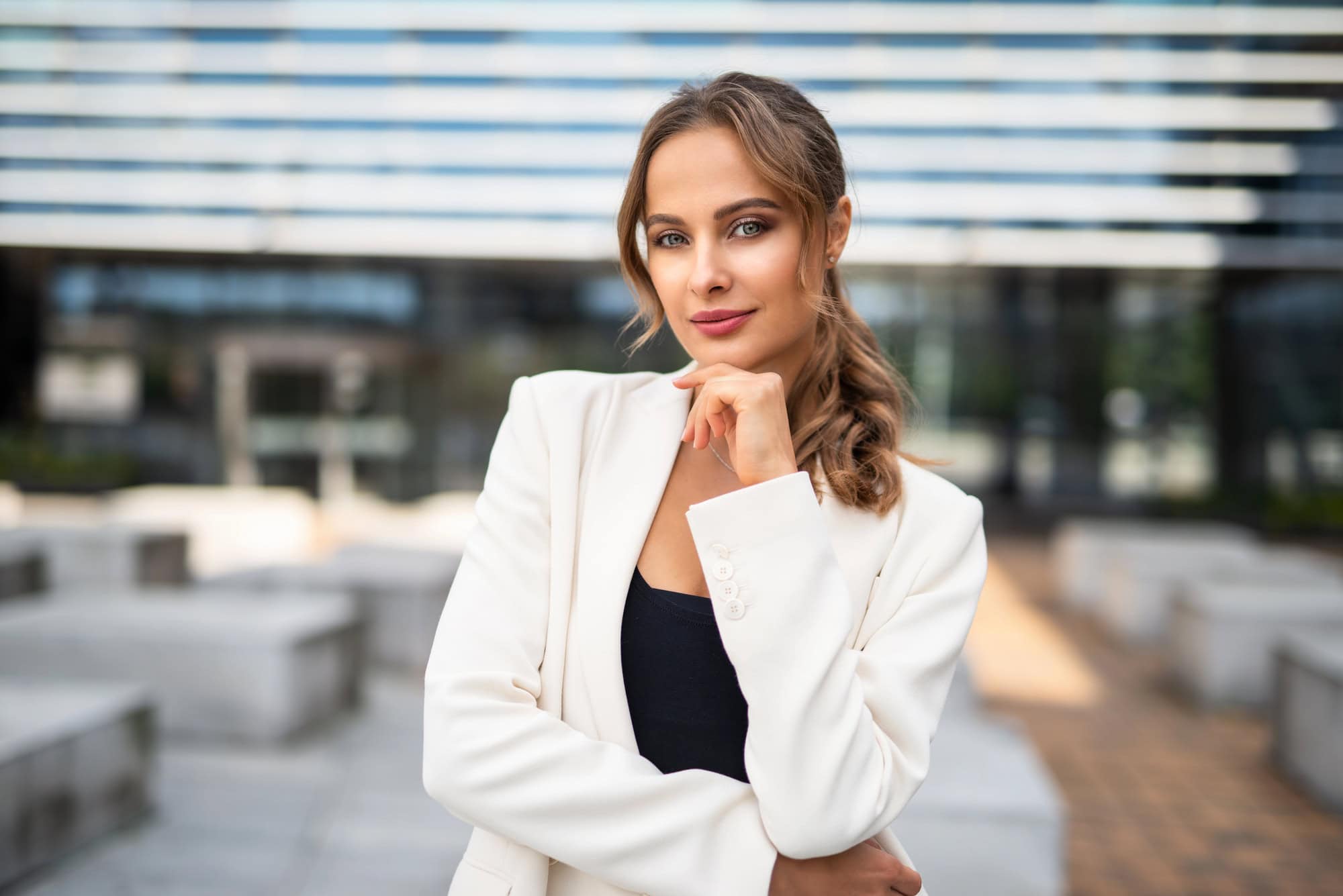 15 Signs Someone Is Rich But Not Yet Wealthy