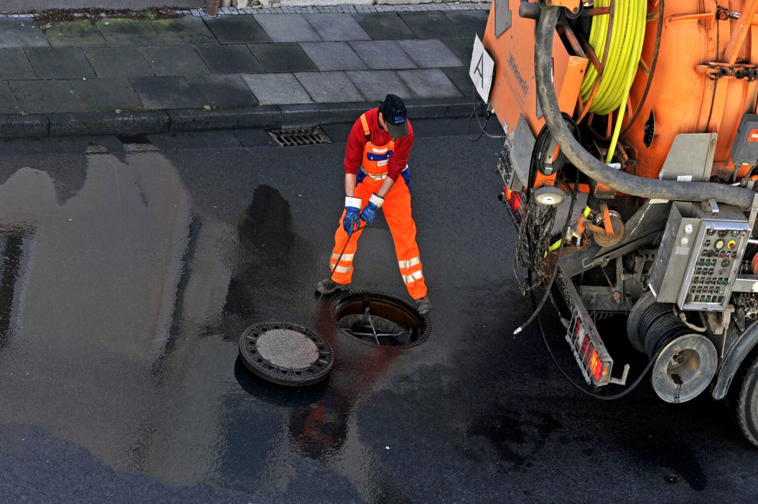 16 Dirty Jobs That Can Pay $100K or More - Dad is FIRE